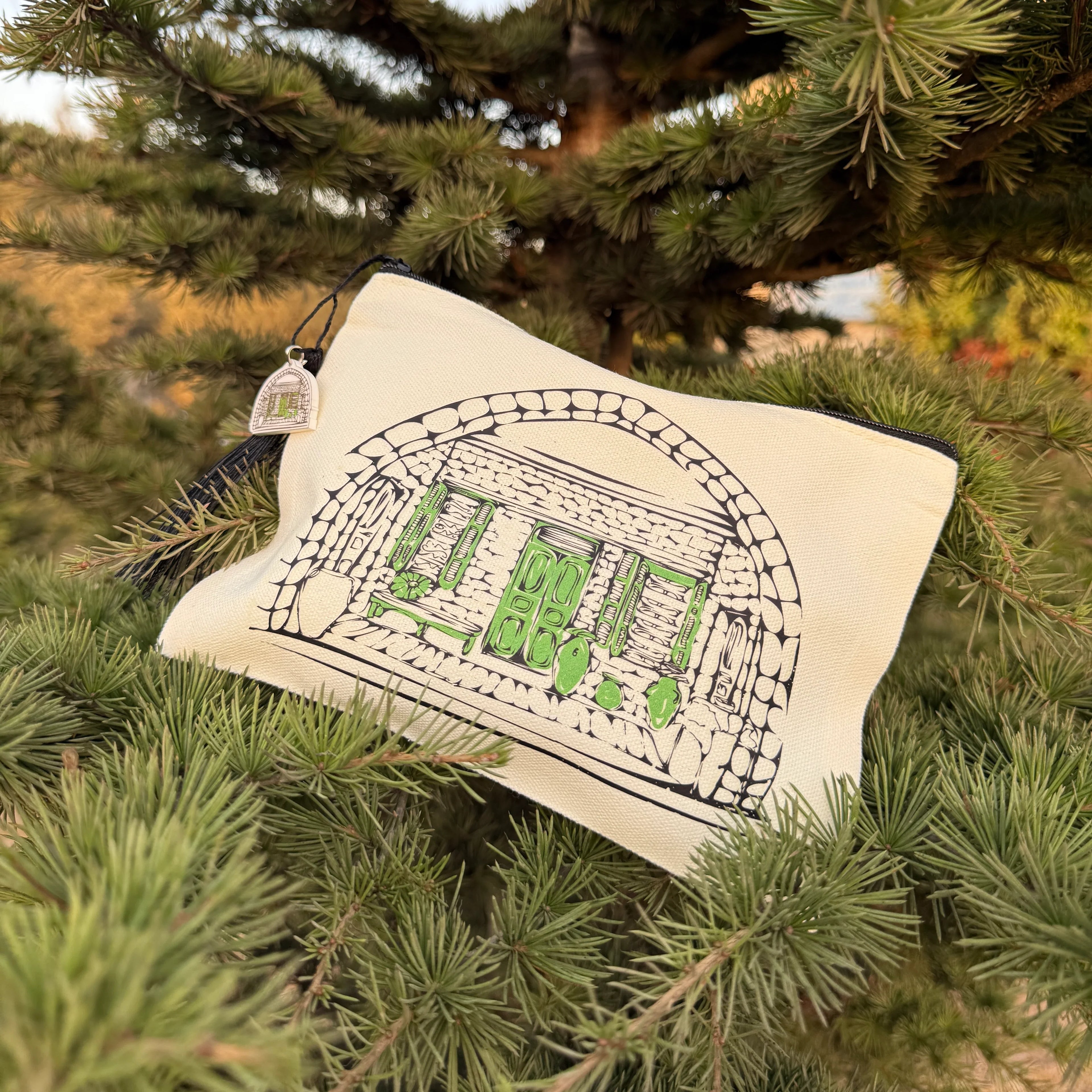 Pouch - Green Windows